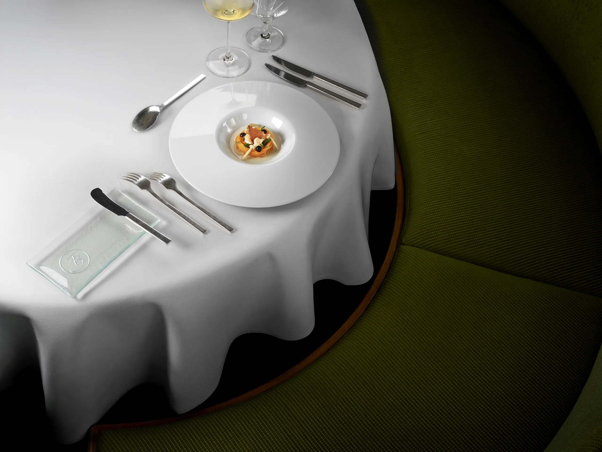 241010_KRONE_LAMM_FOOD_TISCH_21360_FINAL_DRUCK