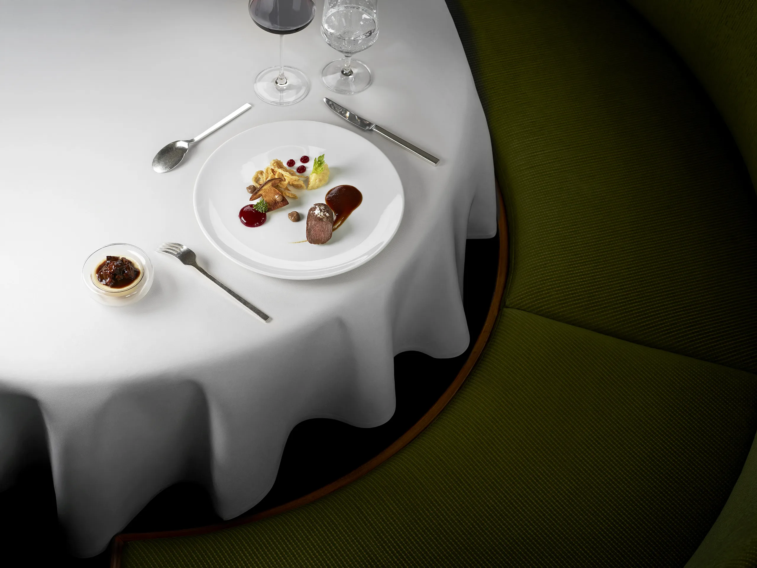 241010_KRONE_LAMM_FOOD_TISCH_21374_FINAL_DRUCK