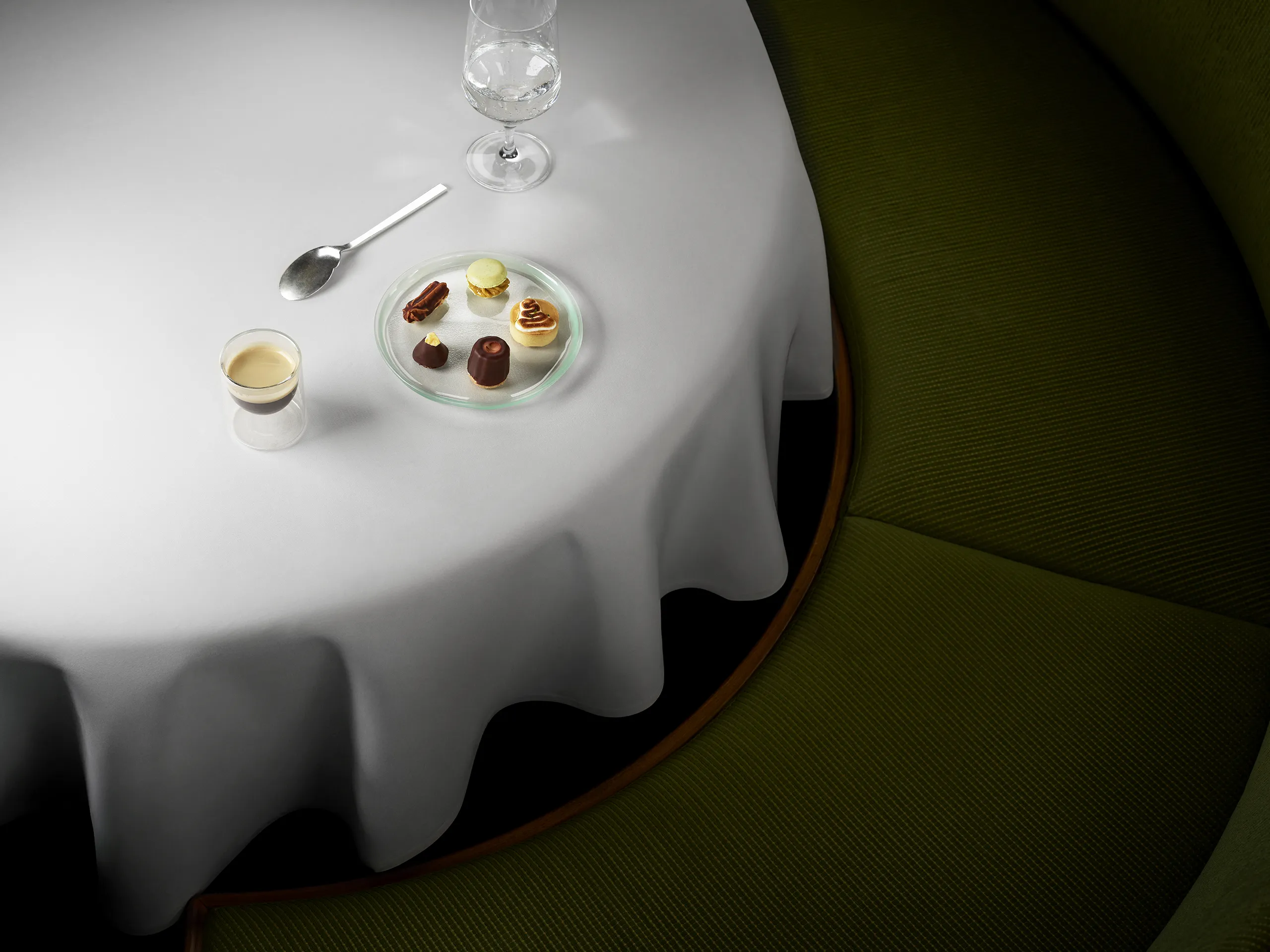 241010_KRONE_LAMM_FOOD_TISCH_21387_FINAL_DRUCK